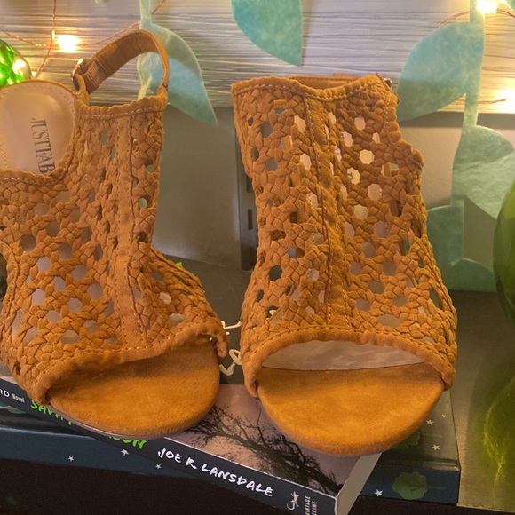 JustFab chunk heels - Picture 2 of 6